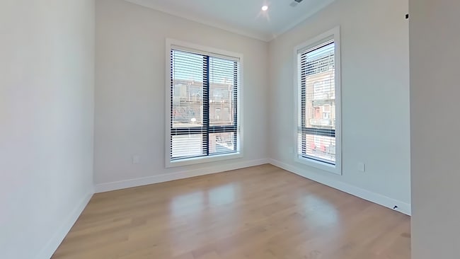 8 High St, Unit 302 in Boston, MA - Building Photo - Building Photo