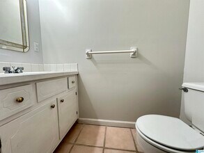 2404 Hampstead Dr in Birmingham, AL - Building Photo - Building Photo