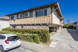 1840-1850 Ednamary Way in Mountain View, CA - Building Photo - Building Photo