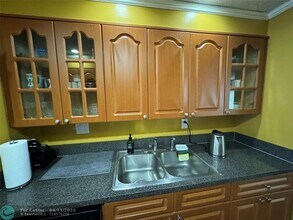 8253 NW 8th Pl in Plantation, FL - Foto de edificio - Building Photo