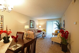 Chesterfield Place Apartments in Chesterfield, MO - Building Photo - Building Photo
