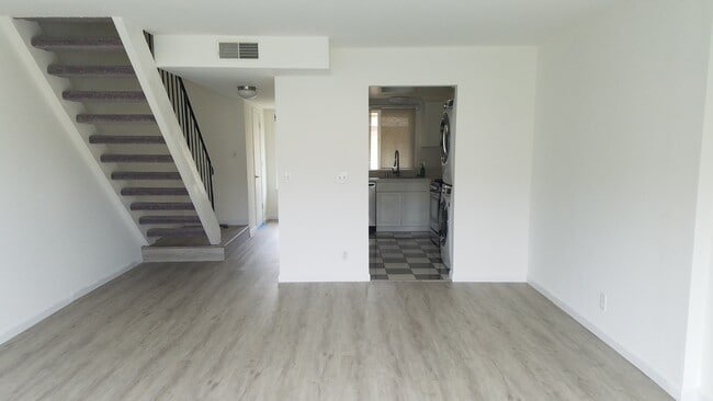2747 Kilconway Ln in South San Francisco, CA - Foto de edificio - Building Photo