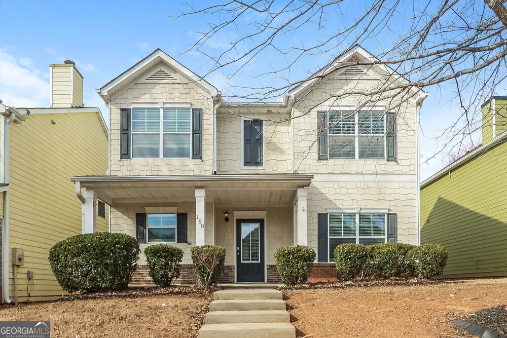 158 Stillwood Dr in Newnan, GA - Foto de edificio