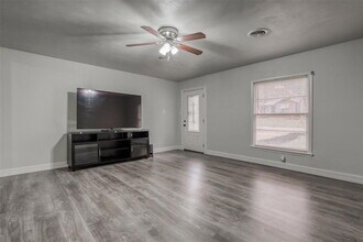 2412 Cravens Rd in Fort Worth, TX - Building Photo - Building Photo