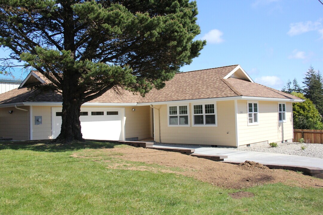 2540 34th St in Coos Bay, OR - Building Photo