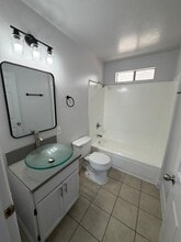 4265 S Hoover St, Unit 4 in Los Angeles, CA - Building Photo - Building Photo
