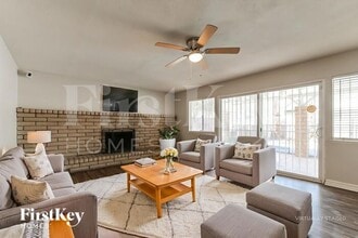 5262 Holbrook Dr in Las Vegas, NV - Building Photo - Building Photo