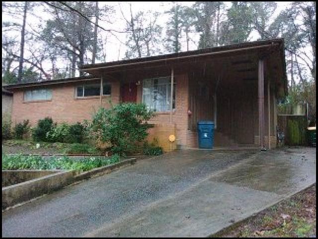 property at 9 Woodcliff Cir