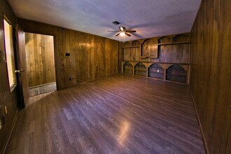 8435 Sterlingshire St in Houston, TX - Building Photo - Building Photo