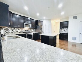 2051 Summerhill Cir in Shakopee, MN - Building Photo