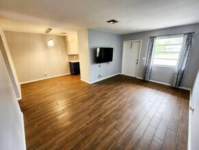 1610 Shirley Ct-Unit -#4 in Lantana, FL - Building Photo - Building Photo