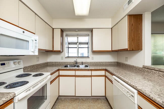 Winwood Apartments in Johnston, IA - Building Photo - Interior Photo