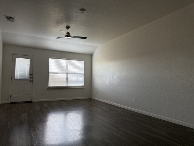 5903 Betty Lou Dr in Killeen, TX - Building Photo - Building Photo