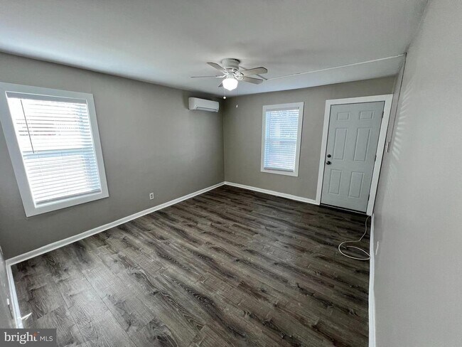 220 Delsea Dr in Westville, NJ - Foto de edificio - Building Photo