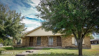105-107 El Dorado Dr in Hewitt, TX - Building Photo