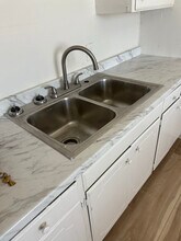 1530 Edgar Ave-Unit -105 in Sanger, CA - Foto de edificio - Building Photo