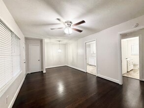 913 Wimberly St in Angleton, TX - Building Photo - Building Photo