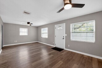 516 3rd Ave NE in Largo, FL - Building Photo - Building Photo