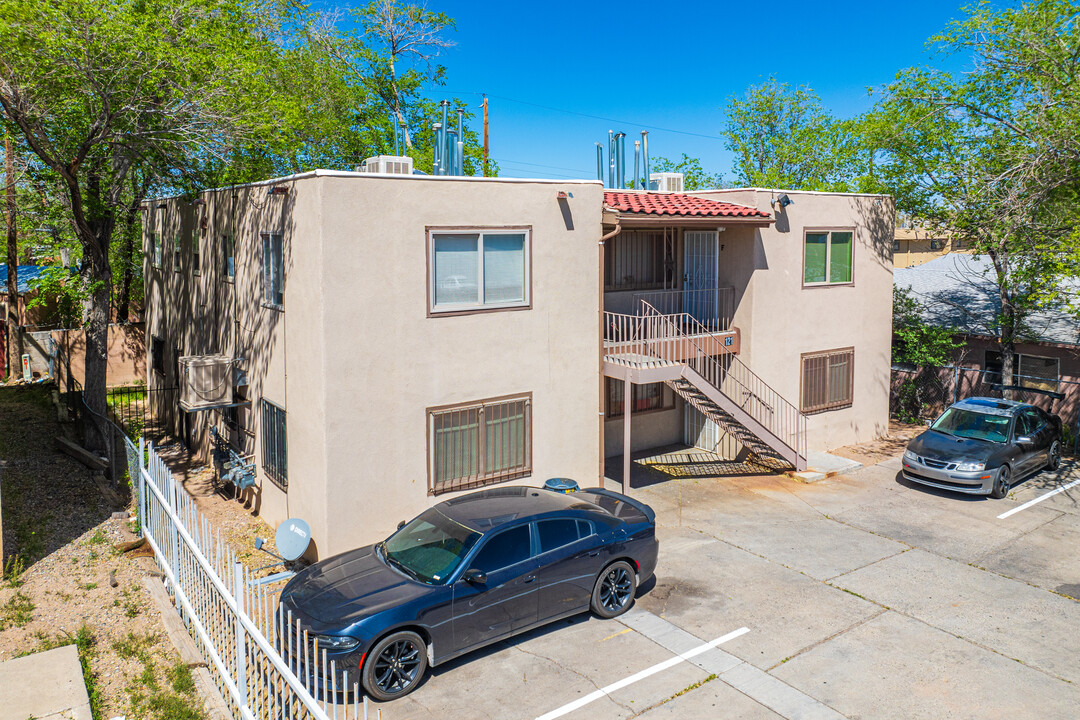 121 General Arnold St in Albuquerque, NM - Building Photo