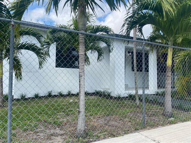 4992 NW 18th Ave in Miami, FL - Building Photo - Building Photo