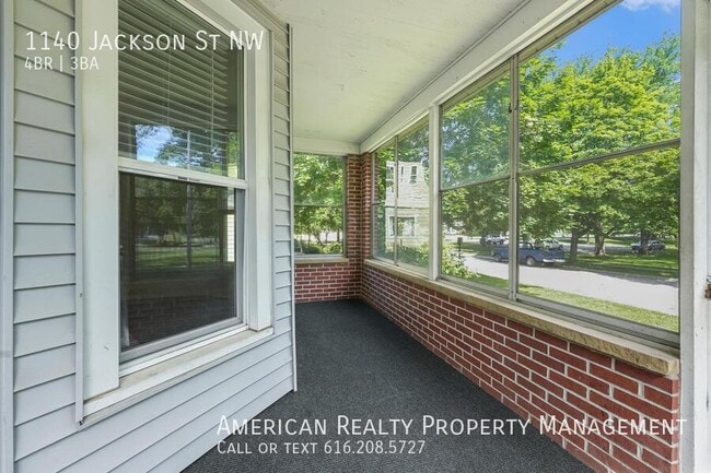 1140 Jackson St NW in Grand Rapids, MI - Building Photo - Building Photo