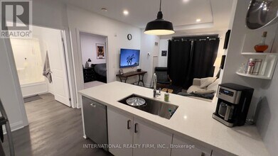 1936 Rymal Rd E in Hamilton, ON - Building Photo - Building Photo