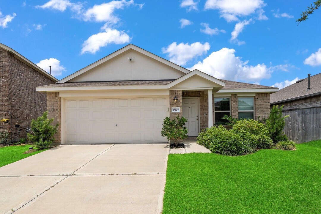 18107 Rockvine Dr in Hockley, TX - Building Photo