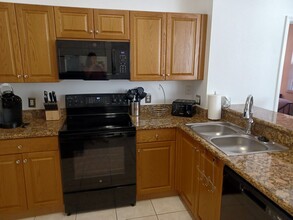 1836 Concordia Lake Cir in Cape Coral, FL - Foto de edificio - Building Photo