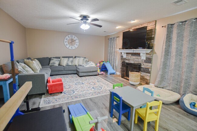 3766 Windhaven Dr in Clarksville, TN - Building Photo - Building Photo