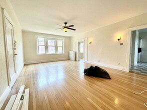 14 Alton Pl, Unit 3 in Brookline, MA - Building Photo - Building Photo