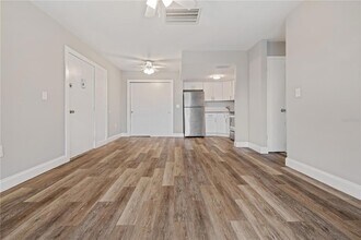 8602 Huron Ct, Unit 55 in Tampa, FL - Building Photo - Building Photo