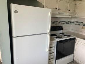 600 Village Green Ct in Palm Springs, FL - Building Photo - Building Photo
