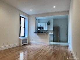 250 Fort Washington Ave in New York, NY - Building Photo