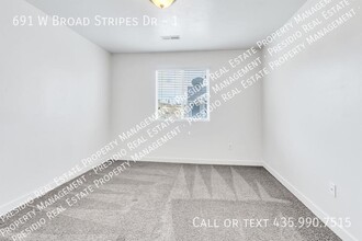 691 Broad Stripes Dr in Bluffdale, UT - Foto de edificio - Building Photo