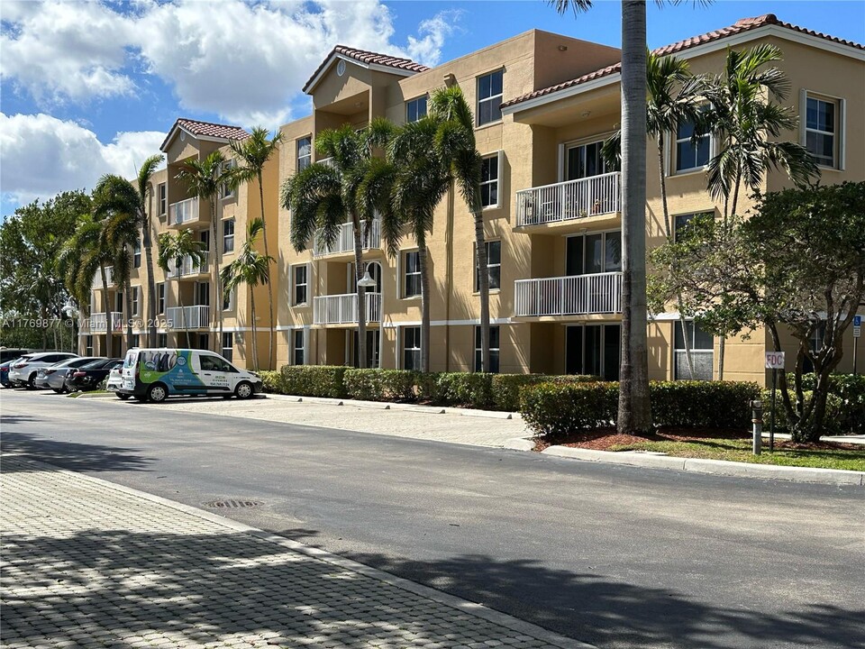 609 E Sheridan St in Dania Beach, FL - Building Photo