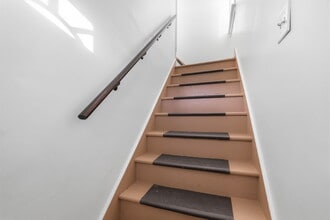 2303 Sherbrook St, Unit 2 in Pittsburgh, PA - Building Photo - Building Photo