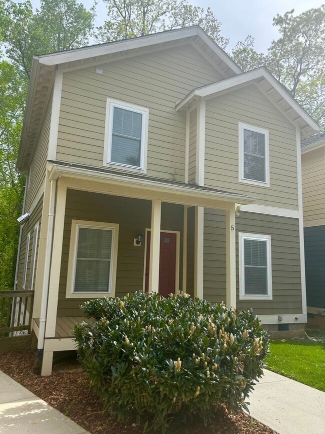 129 Aurora Dr in Asheville, NC - Foto de edificio - Building Photo