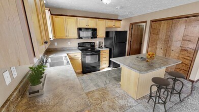 231 W 4th St in Tea, SD - Building Photo - Building Photo