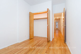 172 E 82nd St in New York, NY - Building Photo - Building Photo