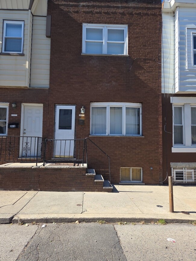 2608 S Fairhill St in Philadelphia, PA - Building Photo - Building Photo
