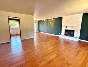 2746 SE 73rd Ave in Portland, OR - Foto de edificio - Building Photo