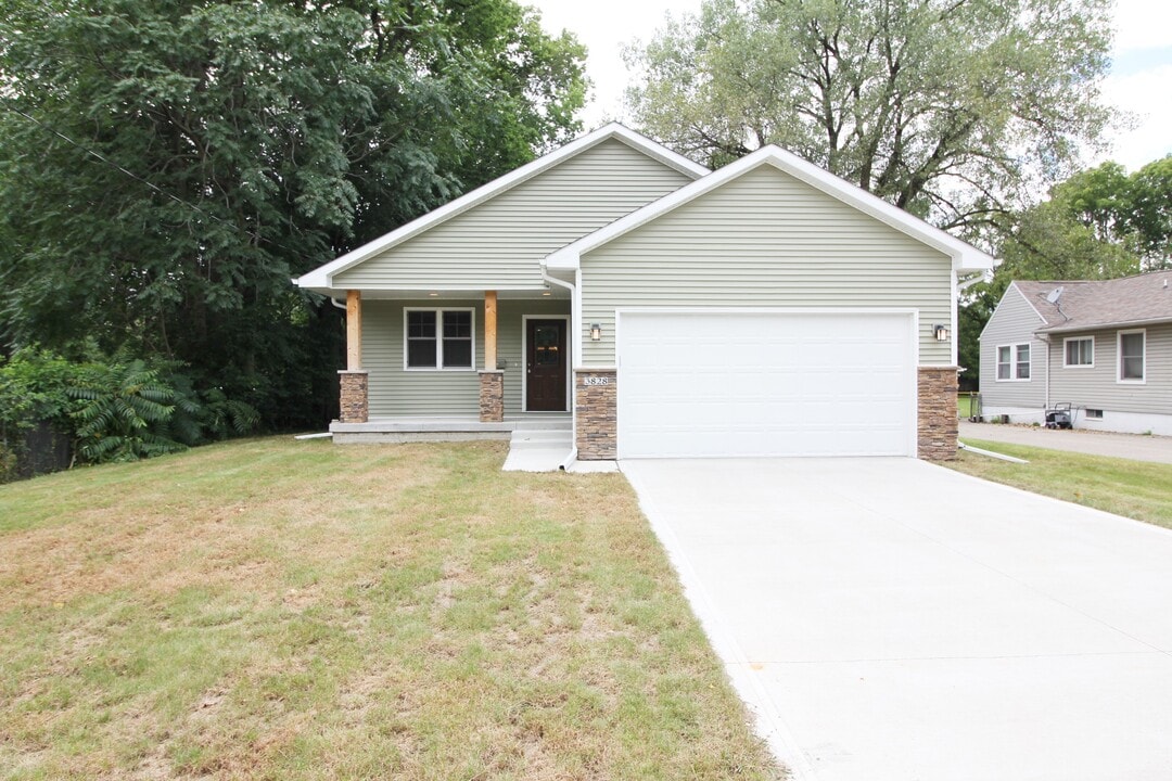 3828 40th St in Des Moines, IA - Foto de edificio