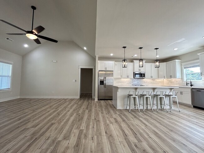 27 Shropshire Dr in Bella Vista, AR - Foto de edificio - Building Photo