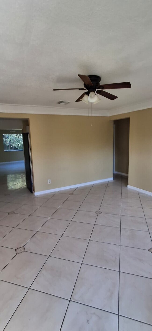 6251 SW 41st St in Davie, FL - Building Photo - Building Photo