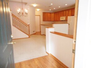 6708 Narcissus Ln N in Maple Grove, MN - Foto de edificio - Building Photo