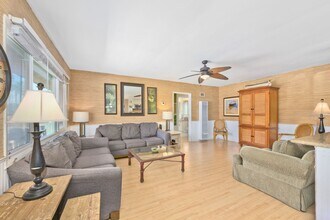 1727 W Balboa Blvd in Newport Beach, CA - Building Photo - Building Photo