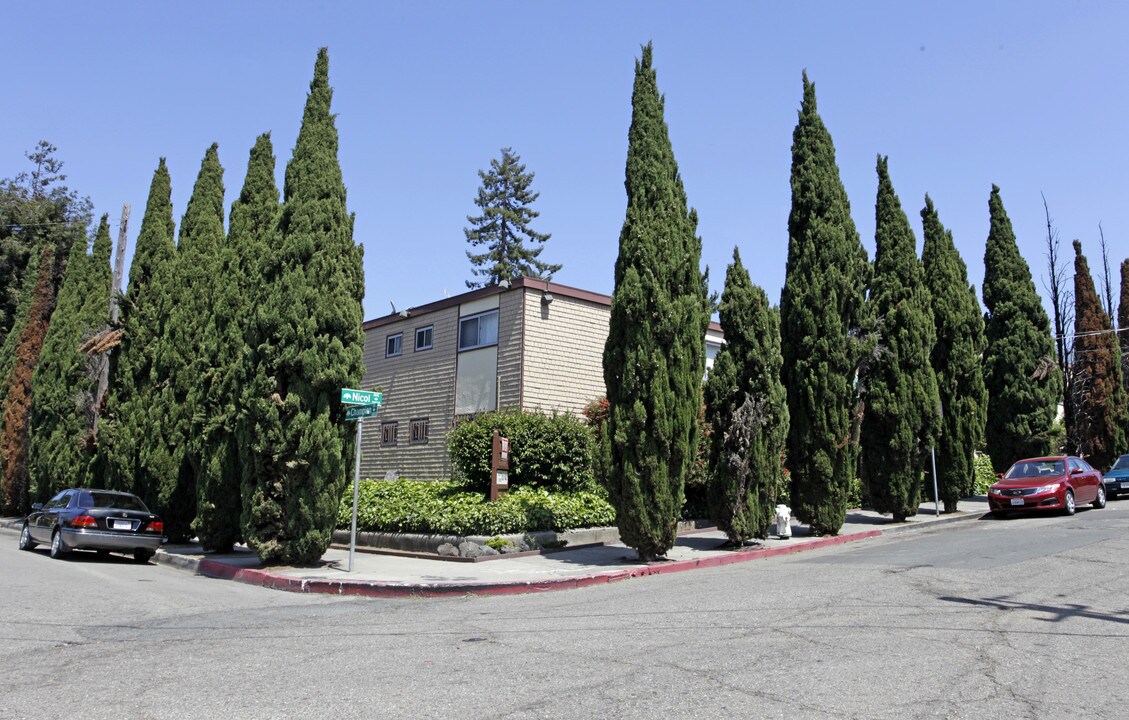 The Redwoods in Oakland, CA - Foto de edificio