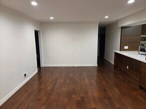 1344 N Martel Ave, Unit 305 in Los Angeles, CA - Building Photo - Building Photo