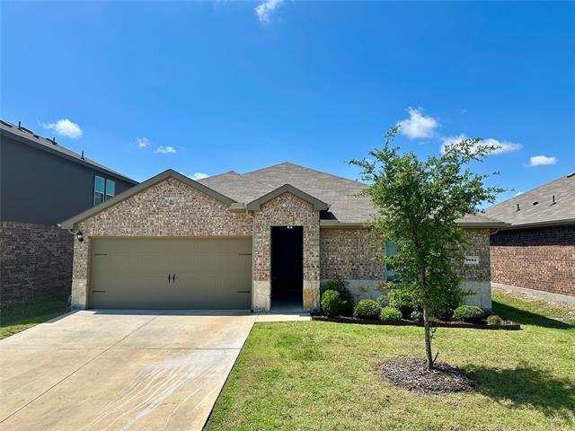 1854 Duskwood Dr in Lancaster, TX - Building Photo