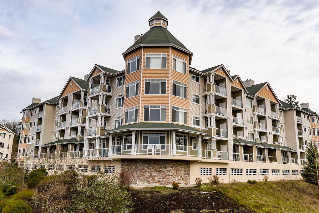 Pinnacle on Lake Washington in Renton, WA - Foto de edificio